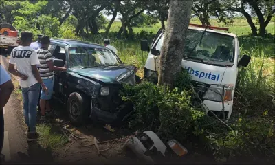 Accident à Beau-Vallon : une ambulance et un 4x4 terminent leur course contre un arbre