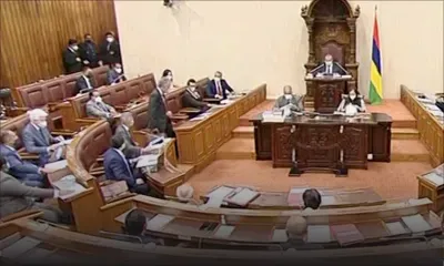 Boolell chaudement accueilli pour son retour au Parlement