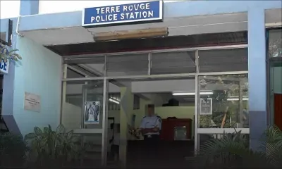 Terre-Rouge : un policier agressé à coups de ciseaux par une femme