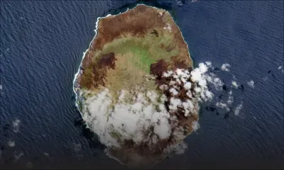 Près de la moitié d'une île française de l'océan Indien touchée par un incendie de forêt
