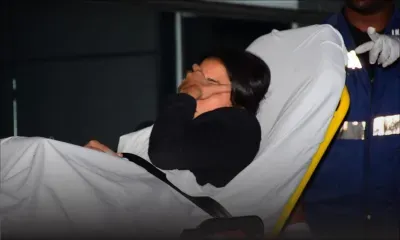 [En images] FCC : Kareena Neisius en état d’arrestation transportée en ambulance à l’hôpital Victoria