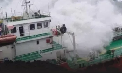 Cyclone Batsirai: les marins d'un pétrolier échoué à La Réunion récupérés