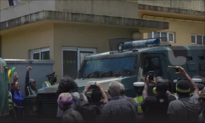 Cour de Moka : Bruneau Laurette reconduit en cellule sous les acclamations de ses sympathisants