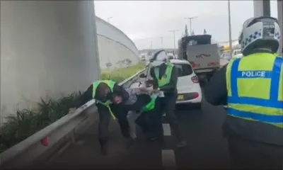 Phoenix : un conducteur récalcitrant échappe aux mains de quatre motards de la police