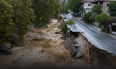 Inondations en Grèce: opération de sauvetage d'habitants bloqués dans leurs villages