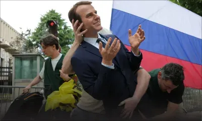 France : une statue de Macron volée, puis déposée par Greenpeace devant l'ambassade de Russie