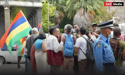 [En images] Suspension des réseaux sociaux : manifestation pacifique de Linion Reform devant l’Assemblée nationale
