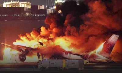 La collision à l'aéroport de Tokyo-Haneda toujours inexpliquée, l'enquête en cours