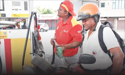 Coût à la pompe des carburants : des prix élevés partis  pour rester