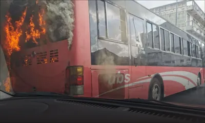 À Port-Louis : Un autobus en proie aux flammes