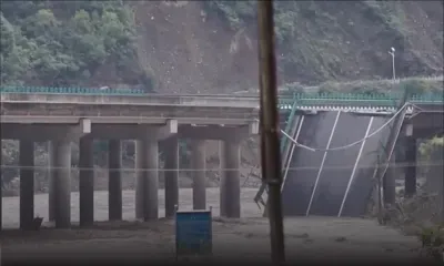 Un pont s'effondre en Chine après des pluies torrentielles : 11 morts et plus de 30 disparus