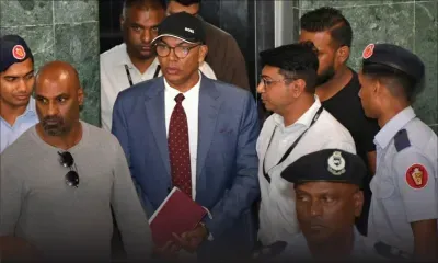 Le SP Jagai en cour : poignets menottés