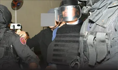 Affaire « Reward Money » : arrivée du SP Jagai au tribunal sous forte escorte policière