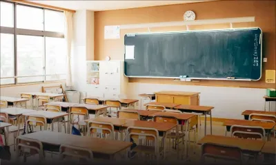 Les parents d’un élève portent plainte contre une institutrice : « Mo zanfan gagn kout parasol…»