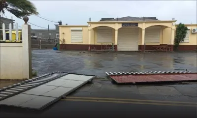 Le portail de la Cour de District de Bambous n’a pas résisté aux rafales