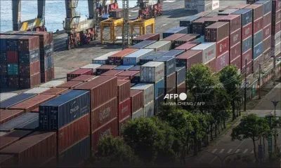 Les droits de douane américains supplémentaires entrent en vigueur pour des dizaines d'économies