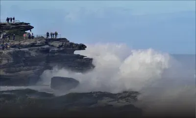 Australie: une plage de Sydney engloutie par des vagues immenses