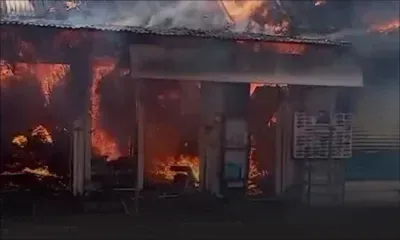 Mahébourg : un bâtiment colonial centenaire ravagé par les flammes