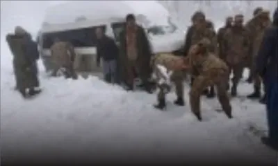 Pakistan: au moins 21 personnes mortes coincées dans leurs véhicules par une tempête de neige