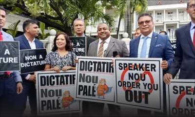 Manif des députés de l’opposition devant le Parlement