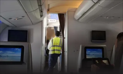 Le vol MK 218 accuse cinq heures de retard : des passagers en colère dressent un parallèle avec "la météo"