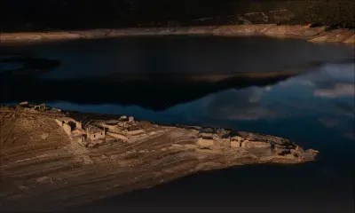 La sécheresse en Grèce fait réapparaître un village englouti