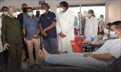 [En images] Le PM présent pour une opération de don de sang à Dagotière 