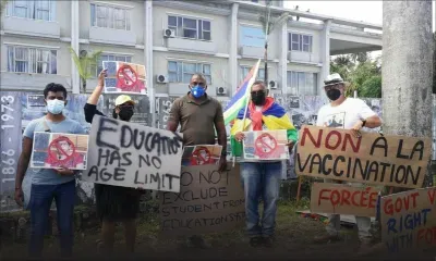 Éducation : protestations devant les locaux du ministère 