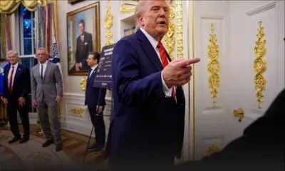 Trump frappe la Chine de droits de douane supplémentaires de 100% et des restrictions à l'export