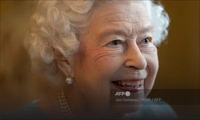 La reine Elizabeth II positive au Covid avec des symptômes "légers"