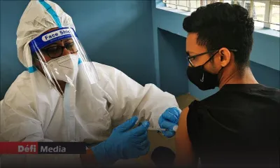 Vaccination des élèves de 15 à 17 ans : 10 % ont reçu une première dose du vaccin Pfizer en deux jours, selon Obeegadoo