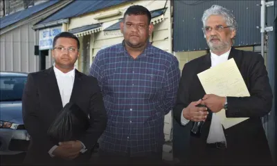 Un journaliste de Sunday Times porte plainte au CCID : «Mo espere la polis resezi zot», dit Valayden