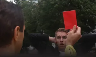 Flirt : carton rouge à ce mec après le recours à la VAR...