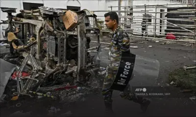 Sri Lanka : un patron de la police, attaqué par la foule, brièvement hospitalisé 