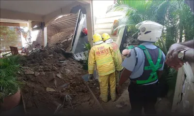 Un camion termine sa course contre la façade d'une maison à Tranquebar