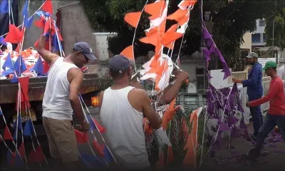 Port-Louis : le personnel de voirie s’active à enlever les oriflammes de campagne