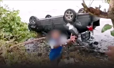 Bambous-Virieux : une voiture finit les quatre roues en l’air dans un barachois 