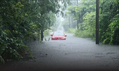 Pereybère : une voiture prisonnière des eaux