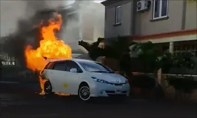 Un taxi prend feu à Blue-Bay 