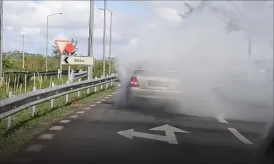 Réduit : une voiture prend feu