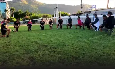 L’équipe nationale de badminton rend hommage au jockey Juglall