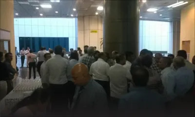 Atelier de travail : des médecins spécialistes font un walk-out