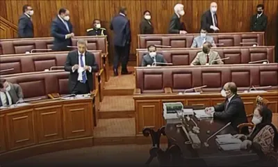 Walk out de l’opposition face au refus du PM de débattre de la crise sanitaire