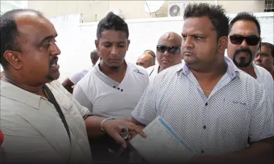 Autocollant : grogne des propriétaires de minibus 