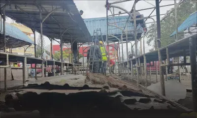 Démolition du marché de Quatre-Bornes