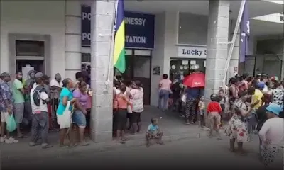 Les habitants de Tranquebar manifestent devant le poste de police de Pope Henessy