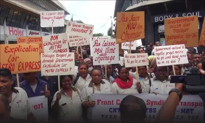 Metro Express : des employés du transport public descendent dans la rue 