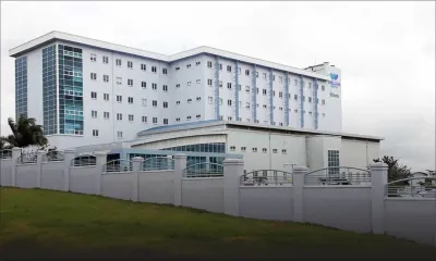 Déclaré guéri puis testé positif, le diplomate sud-africain parti «contre avis médical» de Wellkin se confie à Radio Plus