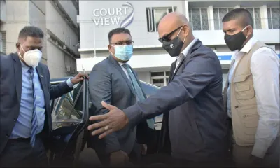 [En images] Private Prosecution : le ministre Yogida Sawmynaden est arrivé à la New Court House 