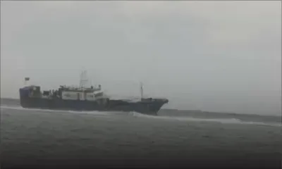 Pointes-aux-Sables : un bateau de pêche chinois coincé sur les récifs
